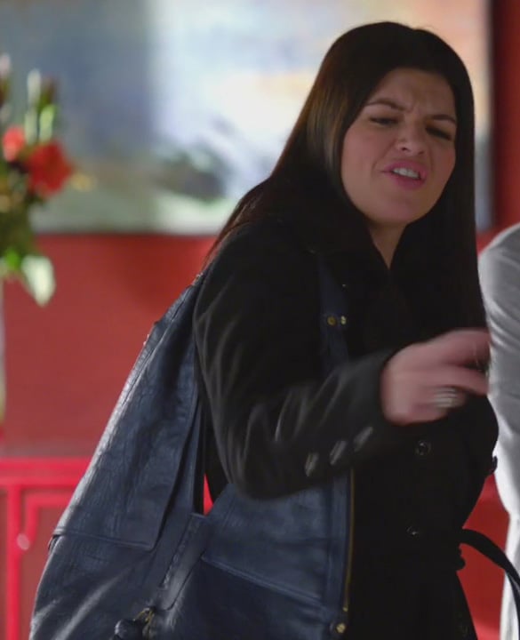 Penny’s blue handbag on Happy Endings