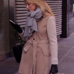 Serena’s cream handbag and coat with a grey scarf on Gossip Girl