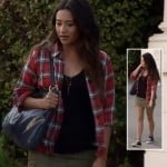Emily’s red plaid shirt and blue handbag on Pretty Little Liars