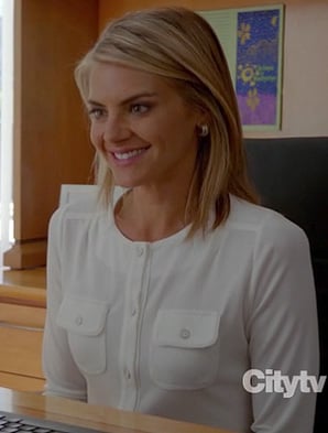 Jane’s white button front top with two pockets on Happy Endings season 3