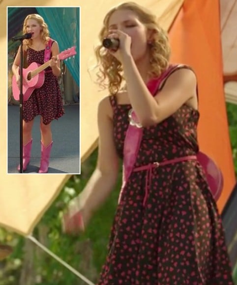 Magnolia's pink and black dress and pink guitar on HoD