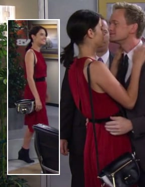 Robin’s red dress and black & white bag on How I Met Your Mother