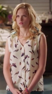 Magnolia's cream sleeveless top with birds on Hart of Dixie