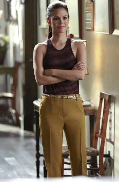 Rachel Bilsons mustard yellow pants and tank top on Hart of Dixie season 2