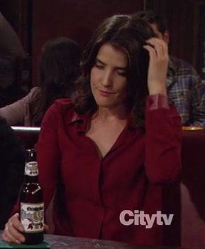 Robin’s longsleeved red shirt with leather detail on How I Met Your Mother