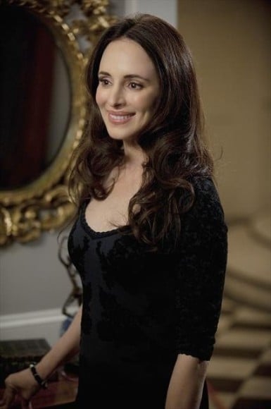 Victoria's black velvet dress on Revenge