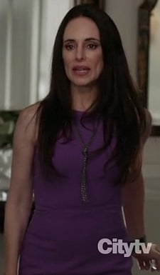Victoria’s purple pencil dress and lariat necklace on Revenge