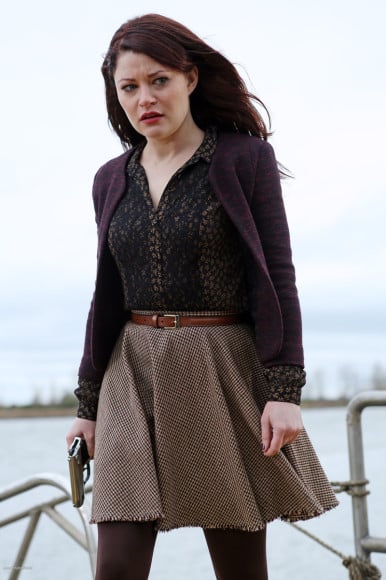 Belle's black and gold shirt and brown skirt on OUAT