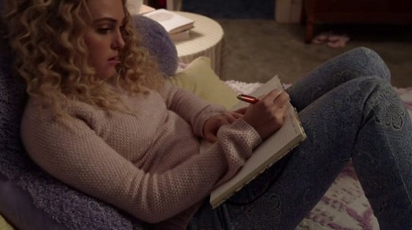 Carrie's blue paisley jeans on The Carrie Diaries