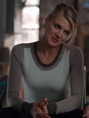 Jane's grey and white/blue sweater on Happy Endings