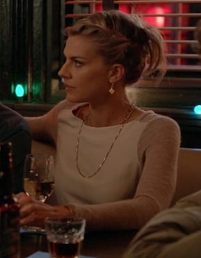 Jane's white and beige contrast sweater on Happy Endings