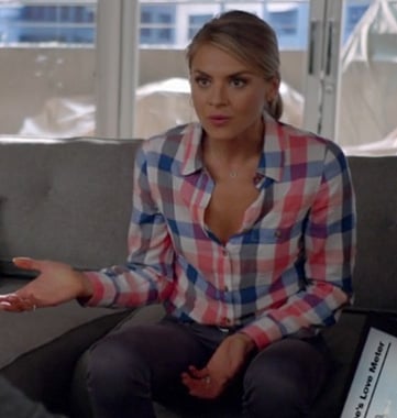 Jane's blue and pink checkered shirt on Happy Endings