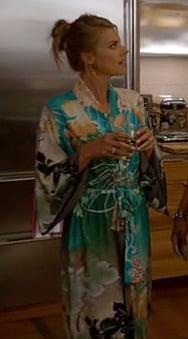 Jane’s teal green/multi silk bathrobe on Happy Endings