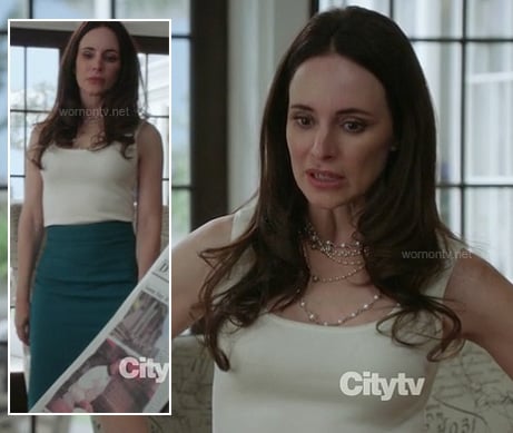 Victoria's green pencil skirt and white tank on Revenge