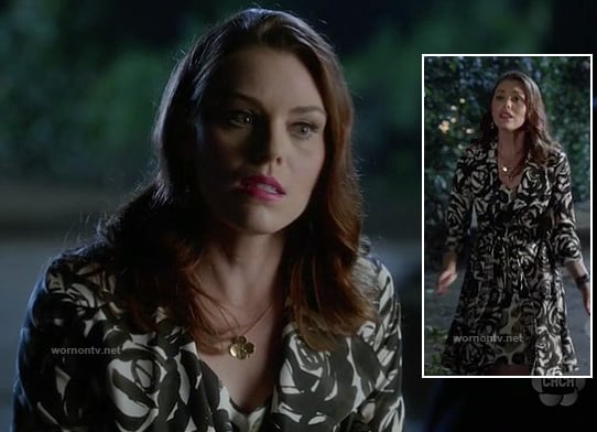 AnnaBeth's black and white floral printed trenchcoat on Hart of Dixie