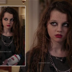 Dorrit’s grey and black skull print sweater and star necklace on The Carrie Diaries