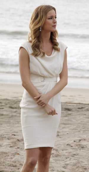 Emilys white dress at the wedding on Revenge