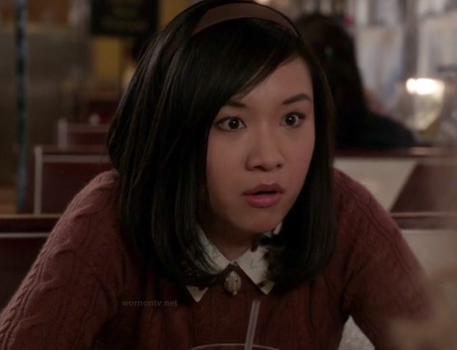 Mouse's rust brown cable knit sweater on The Carrie Diaries