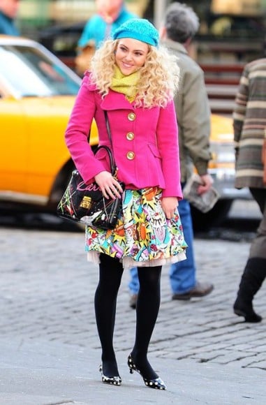 Carrie's comic print dress on The Carrie Diaries