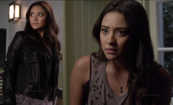 Emily's black leather jacket on PLL