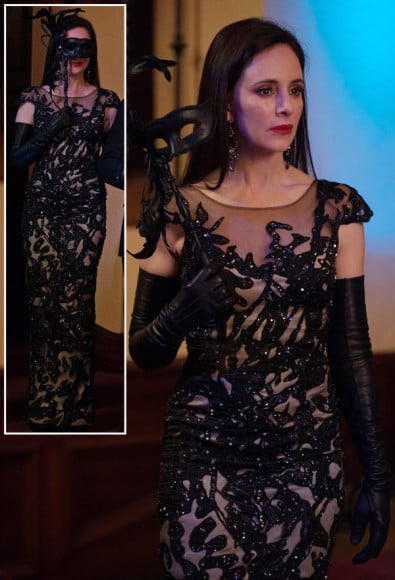 Victoria's black gown at the masquerade ball on Revenge