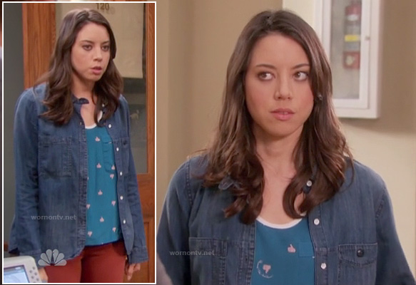 April’s blue “thumbs up” printed top and denim shirt/jacket on Parks and Rec