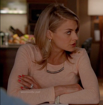 Jane's peach longsleeved top on Happy Endings