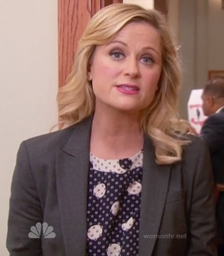 Leslie’s navy blue and white polka dot top on Parks & Recreation