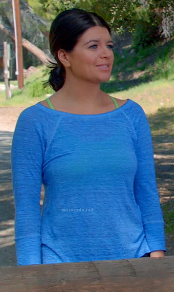 Penny's blue sweatshirt on Happy Endings