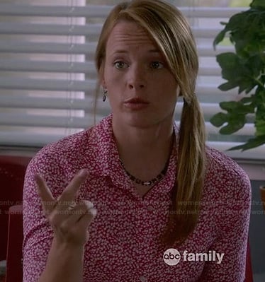 Daphne’s pink floral shirt on Switched at Birth