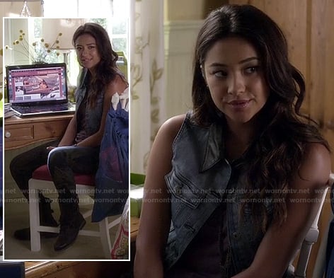 Emily's denim sleeveless jacket with leather collar on PLL