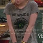 Lennox’s “The World Is Our Oyster” tee on Melissa and Joey