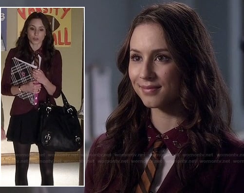 Spencer's burgundy blazer and tie outfit on PLL