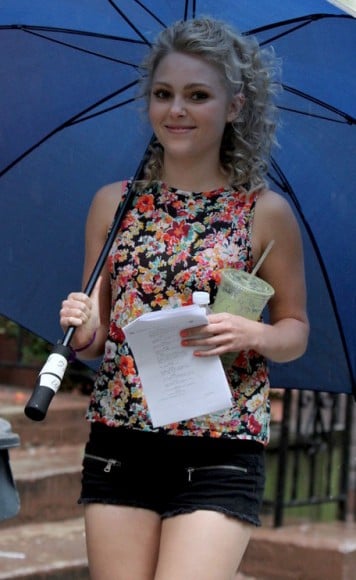 Carrie's black zip pocket denim shorts on The Carrie Diaries