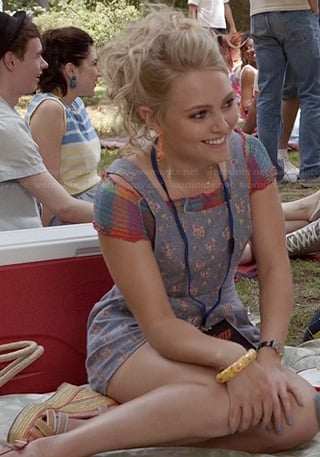 Carrie’s blue floral overalls and plaid smocked crop top on The Carrie Diaries