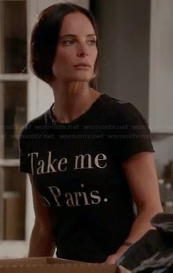 Fiona's Take Me To Paris tshirt on Burn Notice