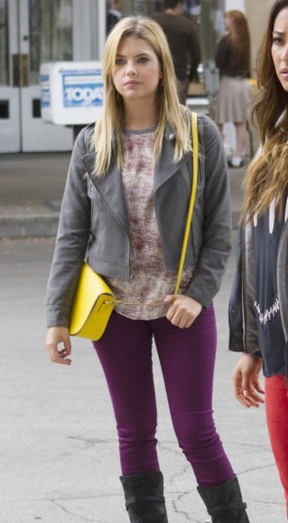 Hanna's purple jeans and yellow bag on PLL