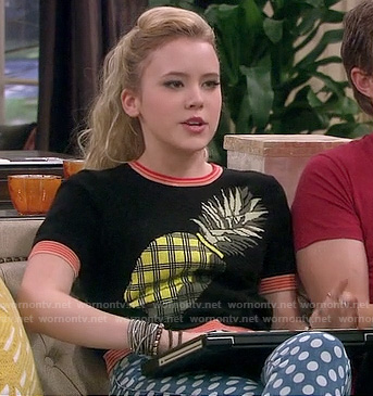Lennox’s pineapple top and blue polka dot jeans on Melissa and Joey