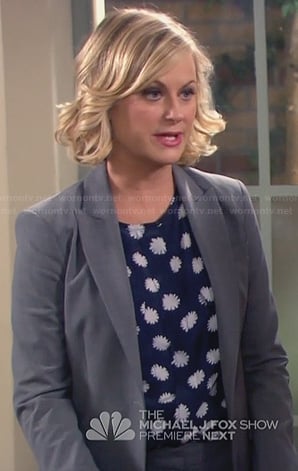 Leslie's blue and white floral print top on Parks & Rec