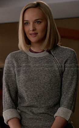 Robyn’s grey sweatshirt with shoulder zip on The Good Wife