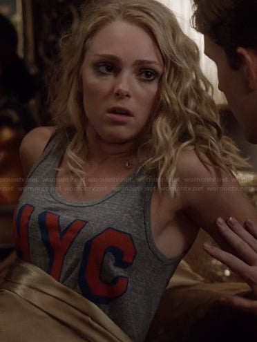 Carrie's NYC pajama shirt on The Carrie Diaries