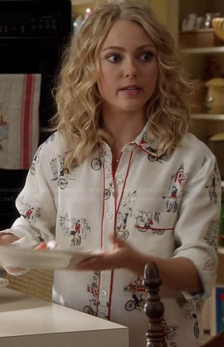 Carrie's white bicycle print PJs on The Carrie Diaries