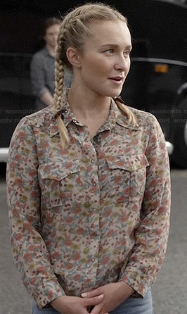 Juliette’s brown floral shirt with lace bird on the back on Nashville