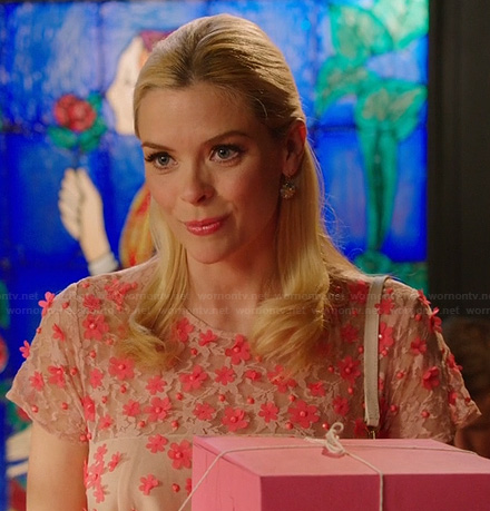 Lemon’s beige dress with pink floral applique on Hart of Dixie