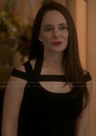 Victoria’s black dress with cutout strap detail on Revenge