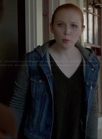 Alexis’s denim hooded jacket with grey sleeves on Castle