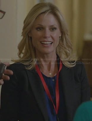 Claire’s blue top on Modern Family