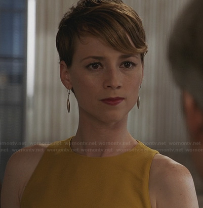 Margaux’s yellow dress on Revenge