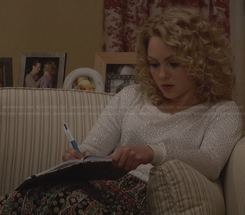 Carrie’s white embellished sweater and mixed print skirt on The Carrie Diaries