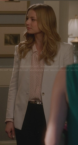 Emily’s blush pink polka dot blouse and light grey blazer on Revenge